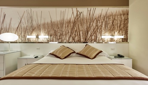 Suite (U)