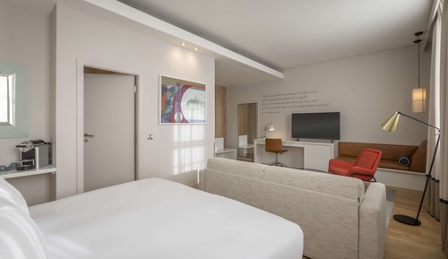 Junior Suite, 1 King Bed - River View