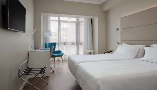 Habitación estándar, vistas a la ciudad (Extra Bed 2 Adults + 1 Child)