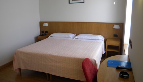 Habitación superior con 1 cama doble o 2 individuales