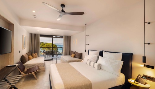 Habitación doble, terraza, vistas al mar (Preferred Club, 2 adults +2 children)