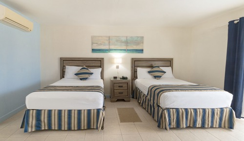 Habitación, vistas a la piscina (2 Double Beds)