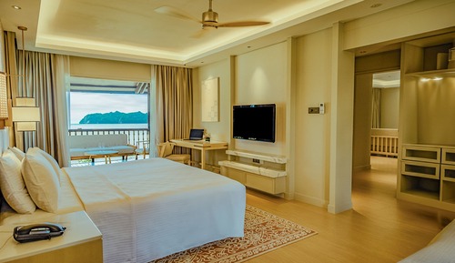 Suite estudio (Pelangi // Newly Refurbished)