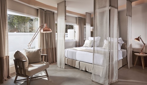 Master 2 Bedrooms Suite