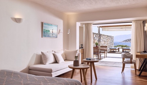 Estudio clásico, piscina privada, vistas al mar