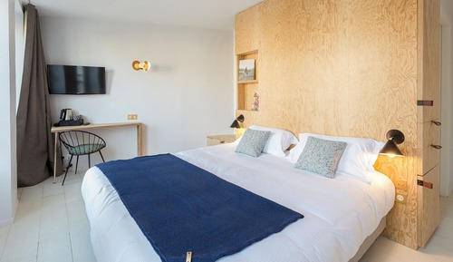 Habitación superior con 1 cama doble o 2 individuales