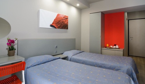 Habitación superior con 1 cama doble o 2 individuales