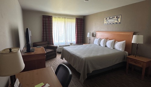 Suite Premium, 1 cama de matrimonio grande con sofá cama (Parking Lot View)