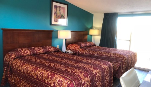 Habitación básica con 1 cama doble o 2 individuales
