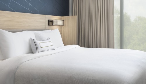 Suite, 1 cama de matrimonio grande con sofá cama, no fumadores (Mobility Accessible, Tub)