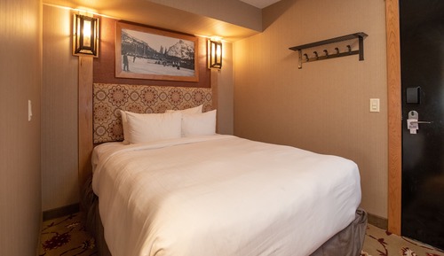 Superior Split Room.