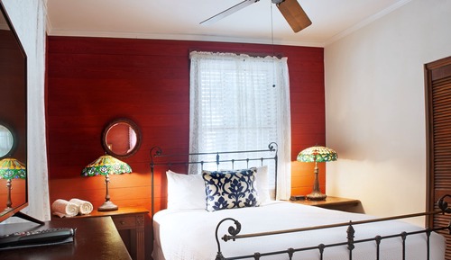 Island City House Queen Suite w/ Porch