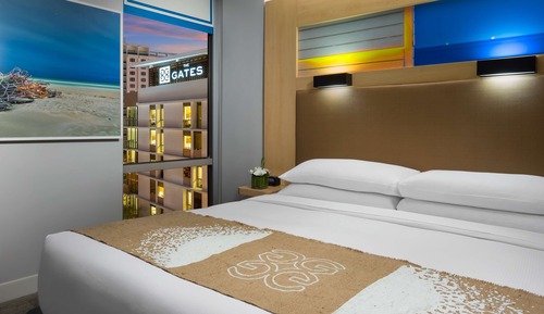 Suite, 1 cama de matrimonio grande, balcón, vistas a la piscina