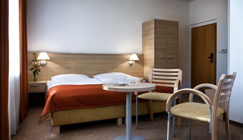 Habitación estándar con 1 cama doble o 2 individuales