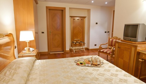 Habitación superior con 1 cama doble o 2 individuales