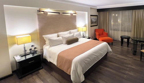 Business One King Bed Adult Only Business Lounge Access