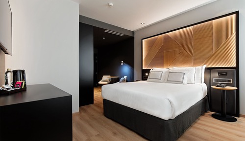 Melia Queen Bed