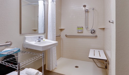 Suite, 2 camas dobles, accesible para personas con discapacidad (Mobility Roll-In Shower)