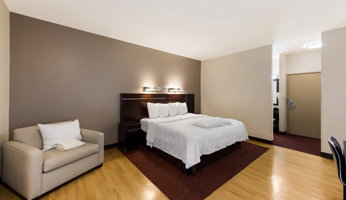 Habitación Premium, 1 cama de matrimonio grande con sofá cama (Upgraded Bedding & Snack, Smoke Free)