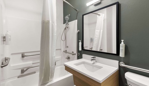 Habitación, 1 cama de matrimonio grande, bañera accesible (Mobility & Hearing)