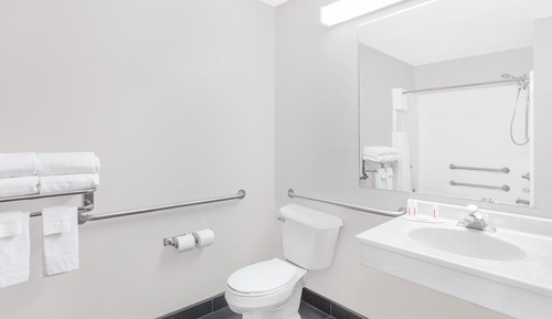 Habitación, 2 camas de matrimonio, accesible para personas con discapacidad (Non-Pet Friendly)