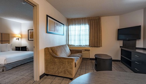 Suite, 1 cama de matrimonio, accesible para personas con discapacidad (Mobility Tub One Bedroom)