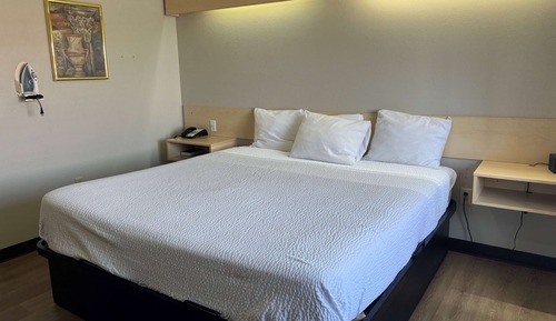 Habitación básica, 1 cama de matrimonio grande, no fumadores (Mobility, Bathtub W/grab Bars)