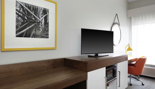 Habitación, 1 cama de matrimonio grande con sofá cama, frigorífico y microondas