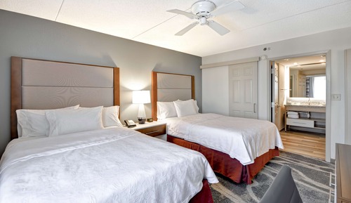 Suite, accesible para personas con discapacidad, bañera (2 Double Beds and Sofabed)