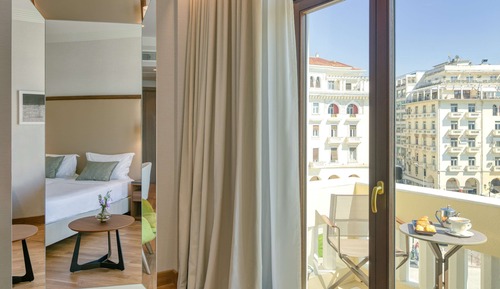 Habitación triple Premium, vistas parciales al mar
