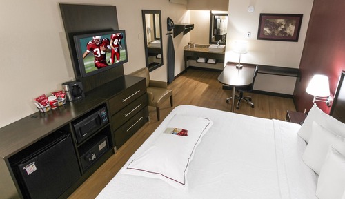 Habitación Premium, 1 cama de matrimonio grande (Upgraded Bedding & Snack, Smoke Free)