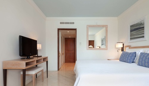 Habitación doble, vistas parciales al mar