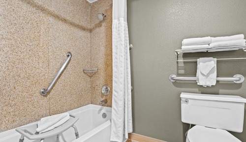Habitación, 1 cama de matrimonio grande, accesible para personas con discapacidad, bañera (Mobility)