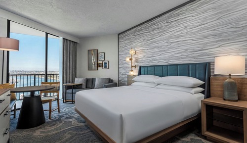 Habitación Deluxe, 1 cama de matrimonio grande (Marina Tower Newly Renovated)