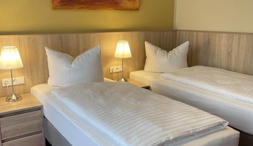 Habitación estándar con 2 camas individuales, balcón
