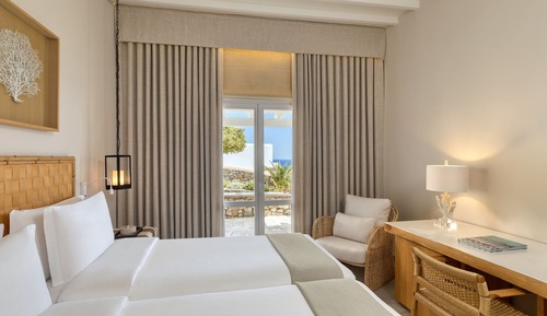 Habitación, vistas parciales al mar