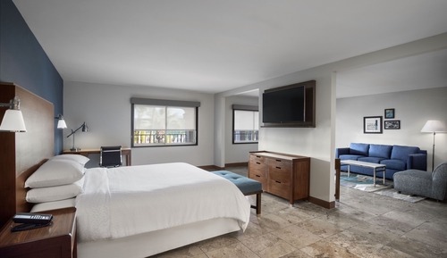 Suite, 1 cama de matrimonio grande, no fumadores (Mobility Accessible, Roll-In Shower)