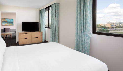 Suite, 1 cama de matrimonio grande, accesible para personas con discapacidad (High Floor)
