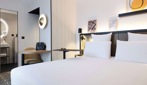 Habitación triple clásica, 1 cama doble con sofá cama