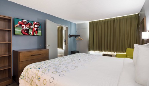 Suite, 1 cama de matrimonio grande, accesible para personas con discapacidad (Roll-In Shower)