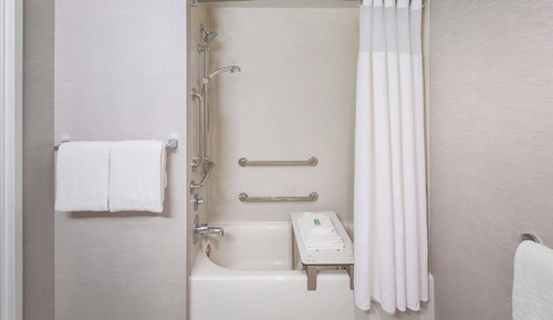 Habitación, 1 cama de matrimonio grande, no fumadores, balcón (Mobility Accessible, Tub)
