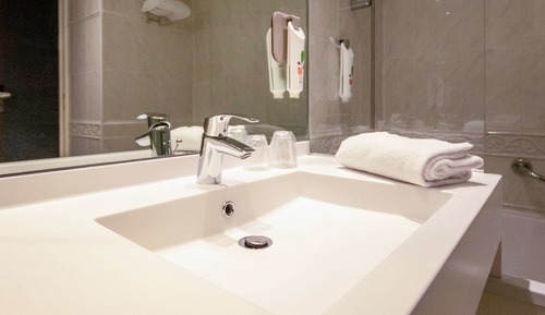Habitación estándar con 2 camas individuales, varias camas