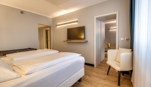 Suite 22nd floor