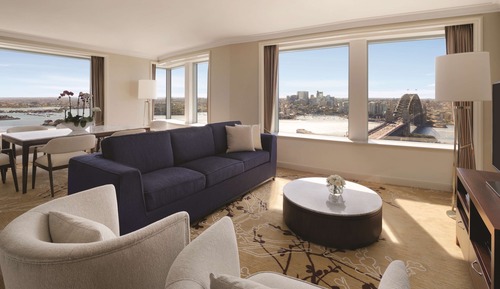 Suite, acceso al Business Lounge, vistas al puerto (Governor, High Floor)