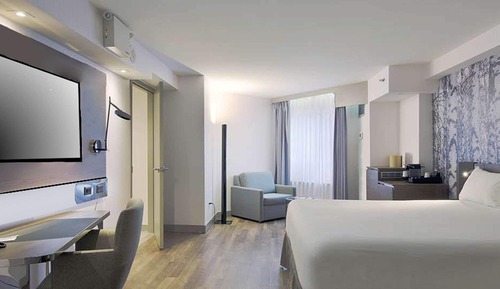 Habitación, 1 cama de matrimonio grande, accesible para personas con discapacidad (Roll-In Shower)