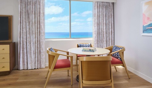 Suite, 1 habitación, vistas parciales al mar (1 Queen Bed)
