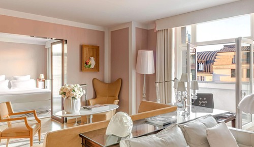Suite (Lifestyle)