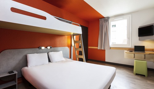 Habitación triple, varias camas