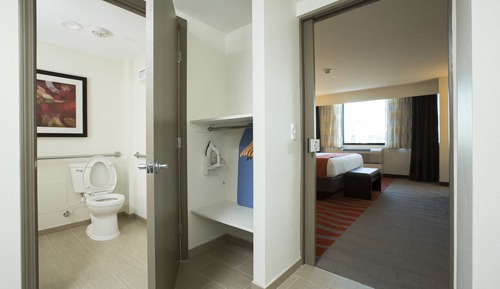 Habitación estándar, 2 camas de matrimonio, bañera accesible (Mobility)