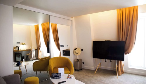 Suite, 1 cama de matrimonio grande, no fumadores, vistas al patio (Living Room)